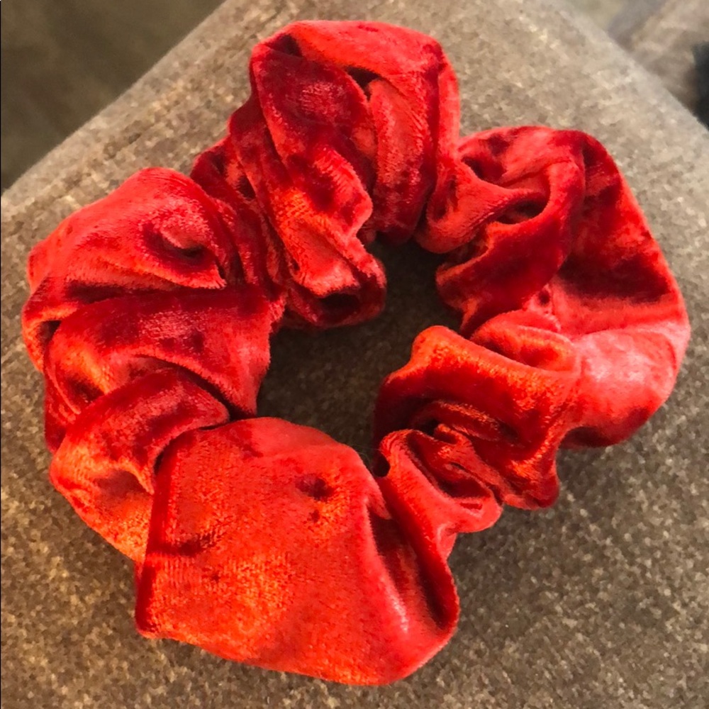 Dew Edit scrunchie - “long stemmed froze”